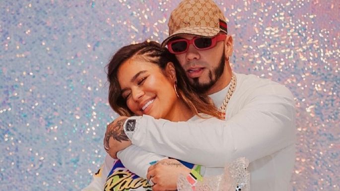 Anuel AA sorprende a Karol G en pleno concierto en el Coliseo de Puerto Rico, ¿regresaron? (VIDEO)