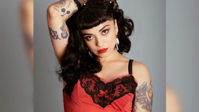 Mon Laferte exhibe en Valparaíso su mural y el gobierno de Chile la CRITICA por individualista