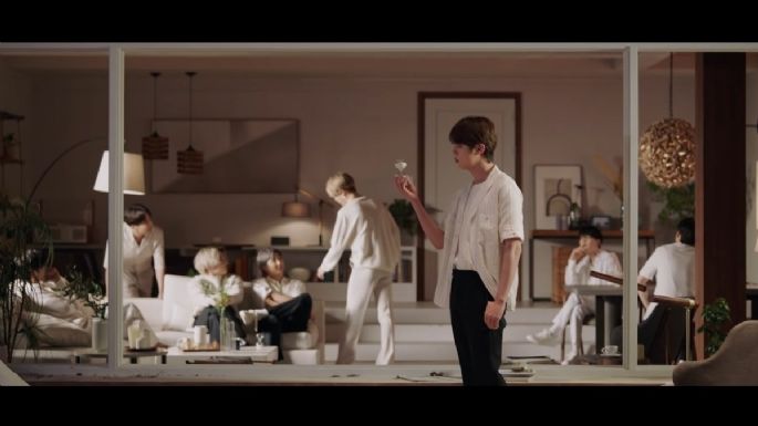 BTS libera 'Film out' y ARMY comienza con las teorías sobre el video ¿quién los salvará?