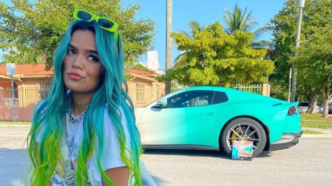 5 fotos que demuestran que el azul es el color de Karol G