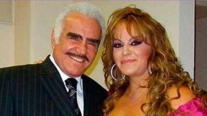 Vicente Fernández manoseó y besó a Jenni Rivera en un concierto | VIDEO