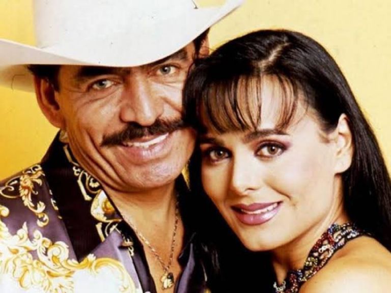 Joan Sebastian escribió Un iditoa pensando en todo el arrpenetimiento que sentía por el daño que le causó a Maribel Guardia