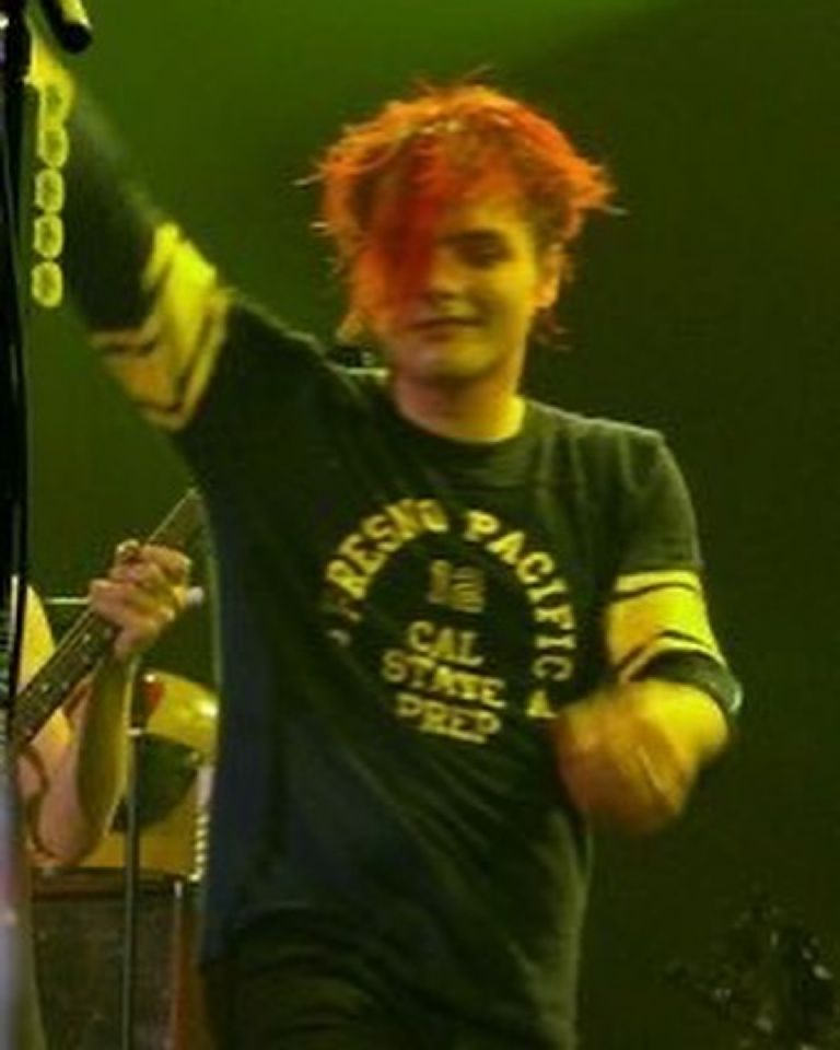 Estas son las fotos de Gerard Way que no puedes dejar de ver. El cantante de My Chemical Romance tuvo un brutal antes y después, todo recordando su más reciente concierto en el Corona Capital