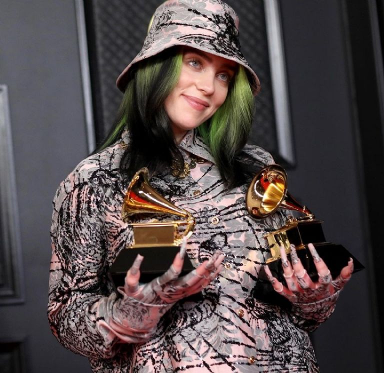 El cabello verde de Billie Eilish es uno de sus estilos más característicos sí o sí. Estas fotos demuestran lo guapa que se veía con ese estilo