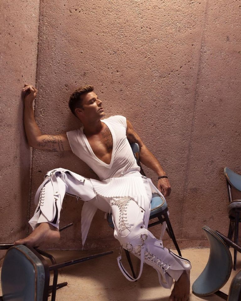 Esta es la foto de Ricky Martin con la que muchos celebrarán su cumpleaños sabiendo que están viendo un bombóm