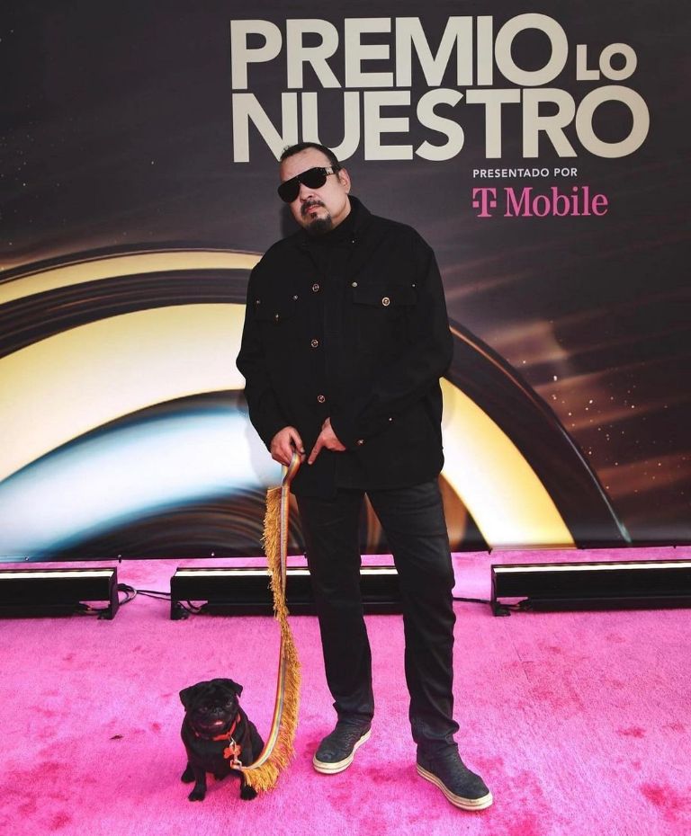 el-gordo-perro-pepe-aguilar-angela-aguilar-pug