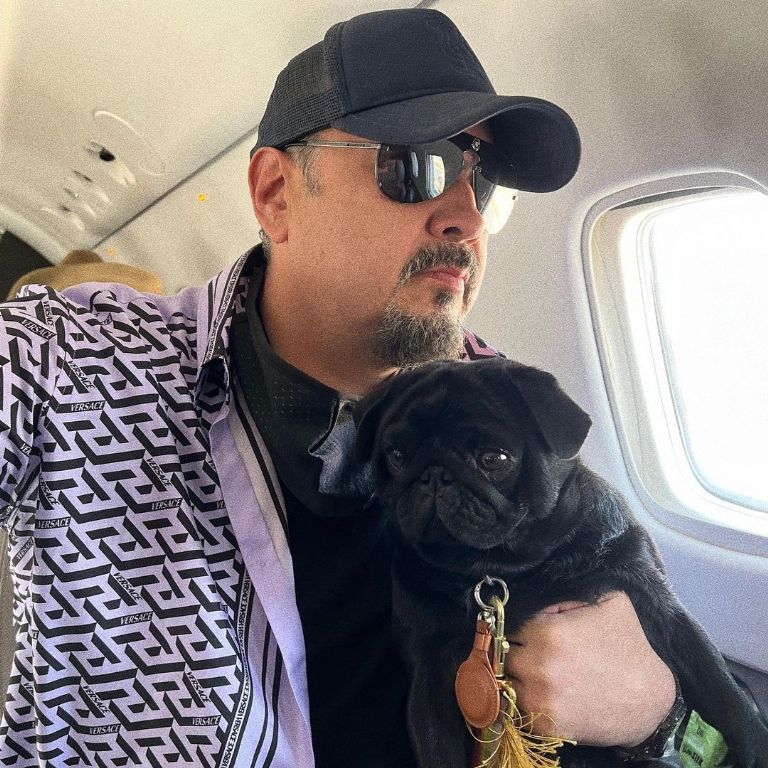 el-gordo-perro-pepe-aguilar-angela-aguilar-pug