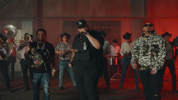 En el radio un cochinero - Victor Cibrian, Fuerza Regida, Luis R Conriquez y La Decima Banda: letra y video