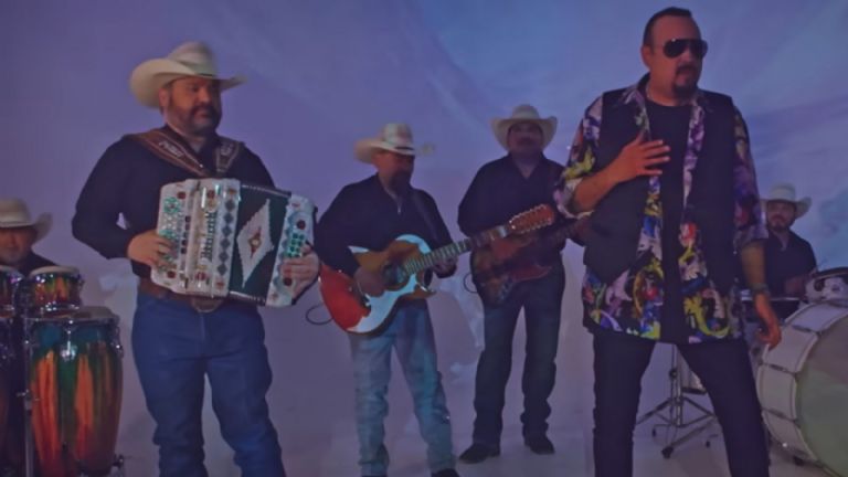 Pepe Aguilar Intocable letra