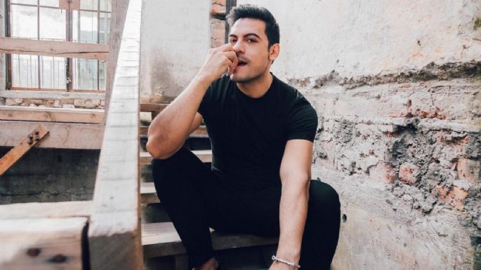 Carlos Rivera le hace increíble regalo a su hermana y mamá por ayudarlo