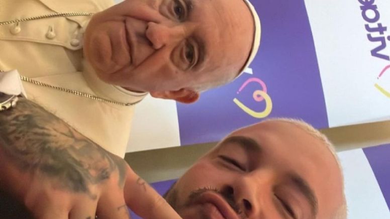 J Balvin y el Papa Francisco tiran 'flow' en Instagram