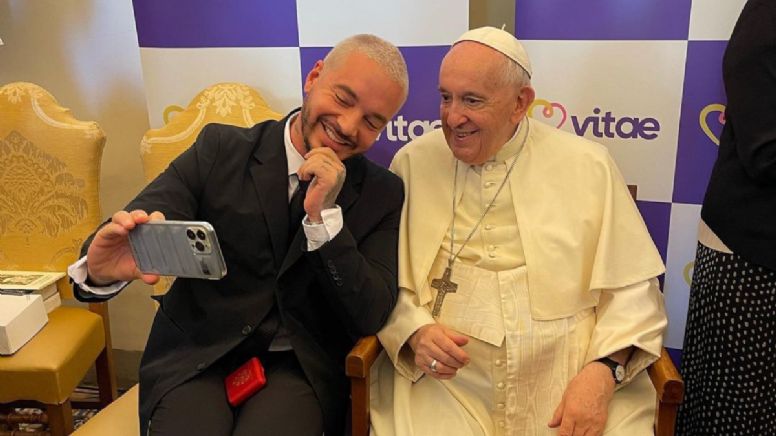J Balvin y el Papa Francisco tiran 'flow' en Instagram