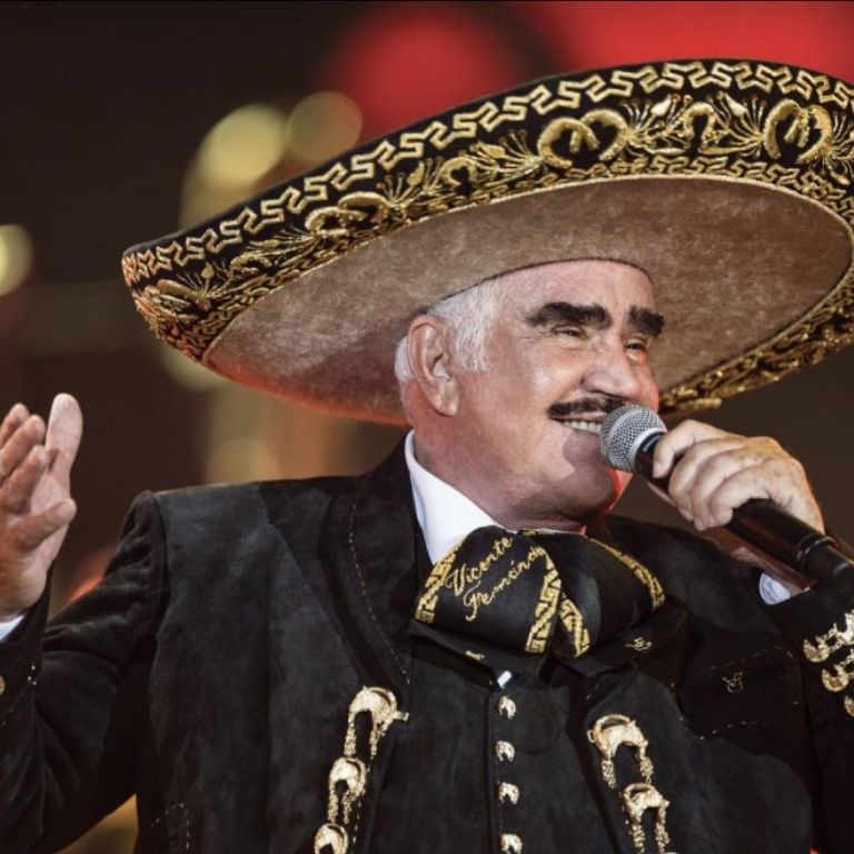 A Vicente Fernández no le caía bien Juan Gabriel, supuestamente por homofobia