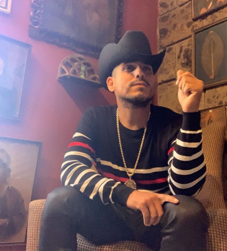 Espinoza Paz quiere componer canciones de reggaetón como Bad Bunny