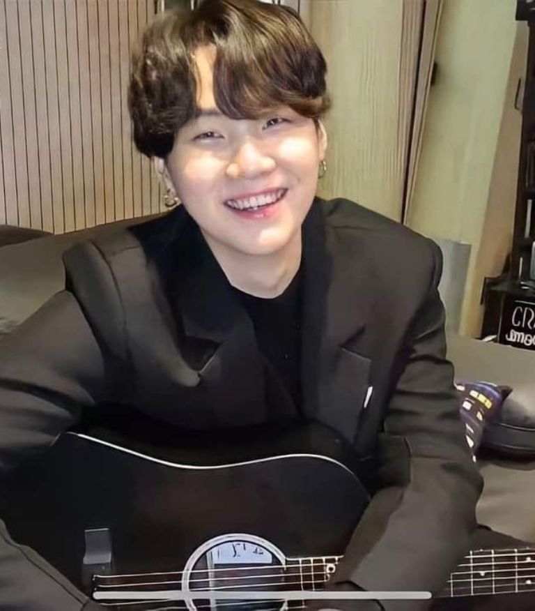 Suga-BTS-gummy-smile-fotos