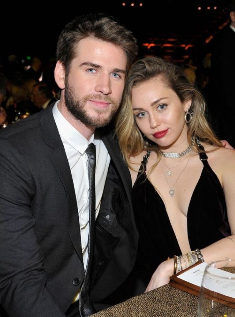 Miley-Cyrus-Flowers-Liam-Hemsworth
