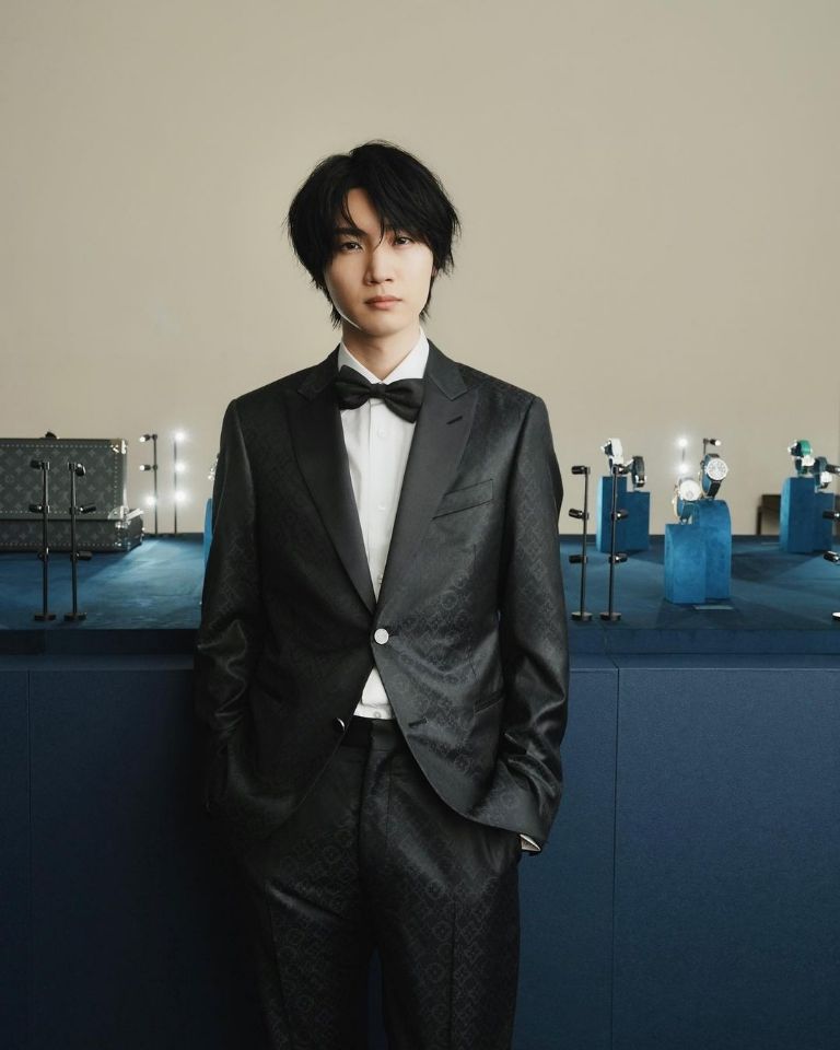 Dori-Sakurada-guapo-actor-Alice-in-Borderland-Niragi