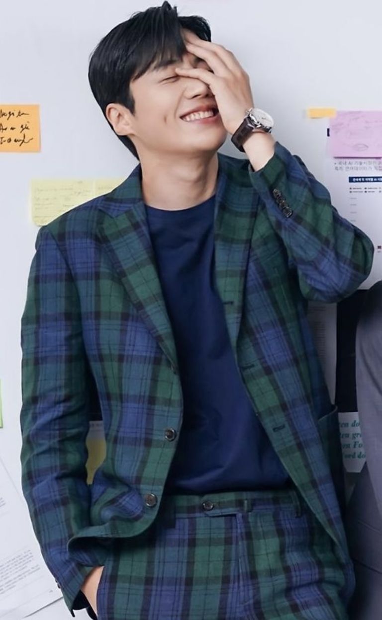 Kim-Seon-Ho-hoyuelos-fotos-guapo-actor