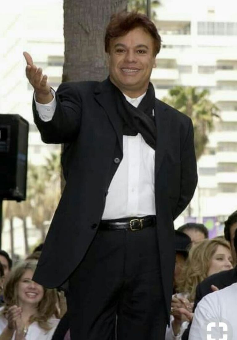 Podrás salir del clóset con orgullo con tus seres queridos y estas canciones de Juan Gabriel