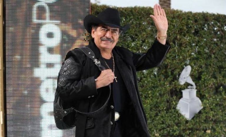 Estas canciones de más de tres minutos de Joan Sebastian te van a acompañar a doblar la ropa