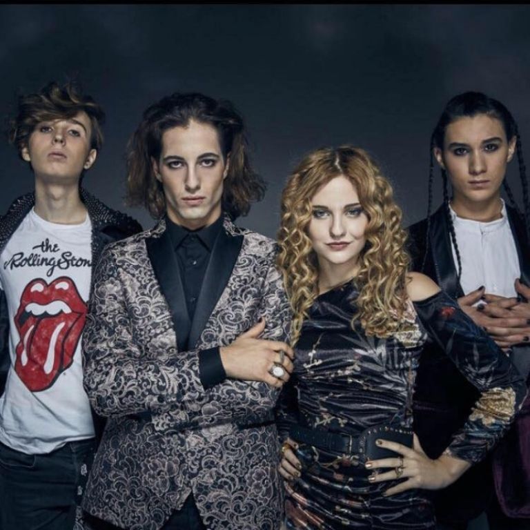 Maneskin realiza cover ella baila sola de peso pluma