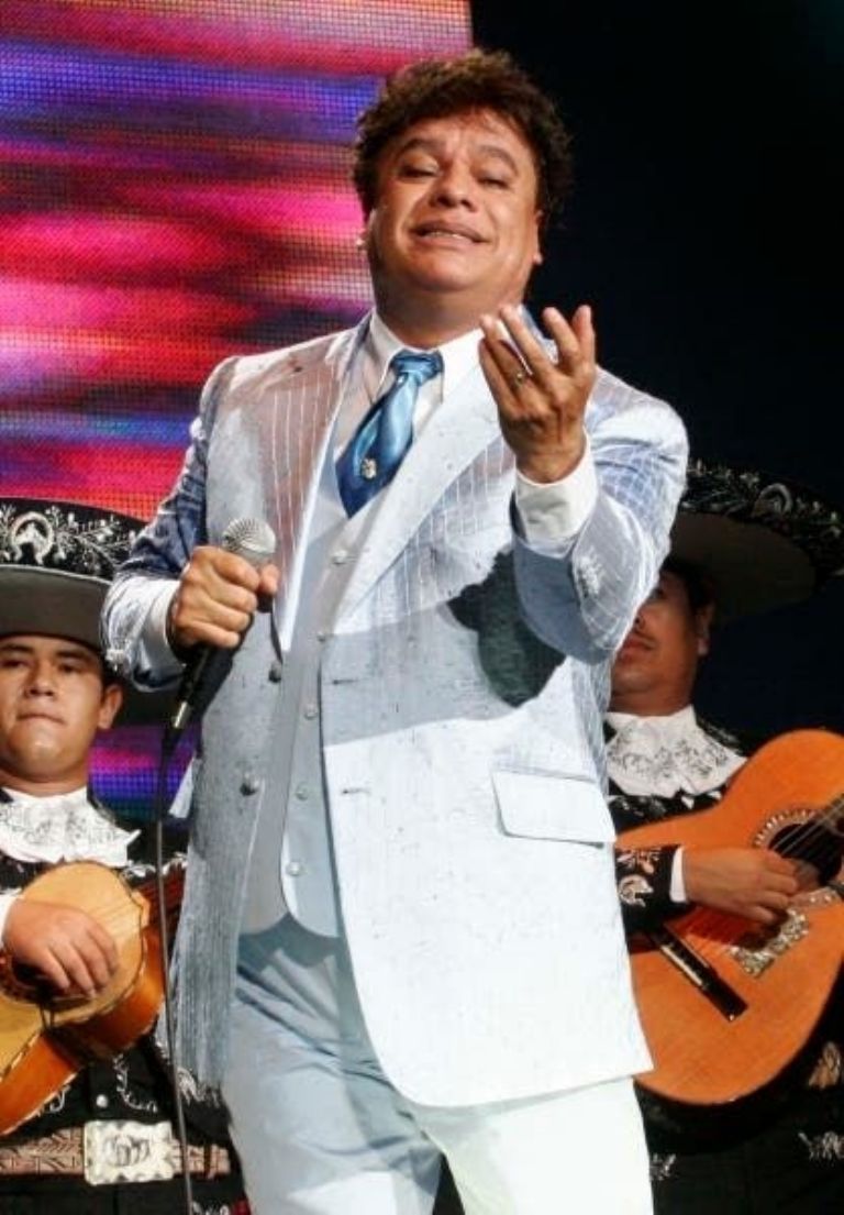 Te pondrás a trabajar muy feliz con estas canciones de Juan Gabriel