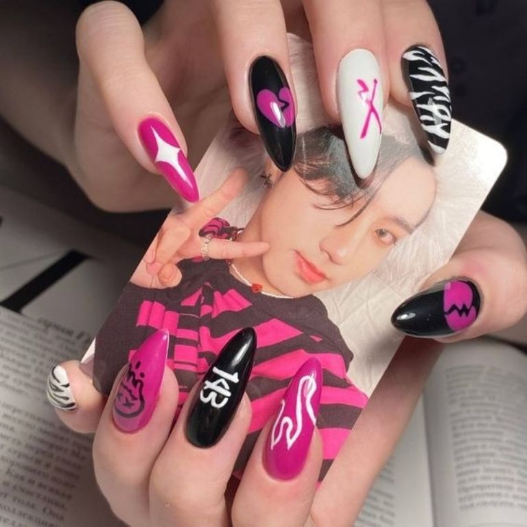 Manicura STAY inspirada en Stray Kids 