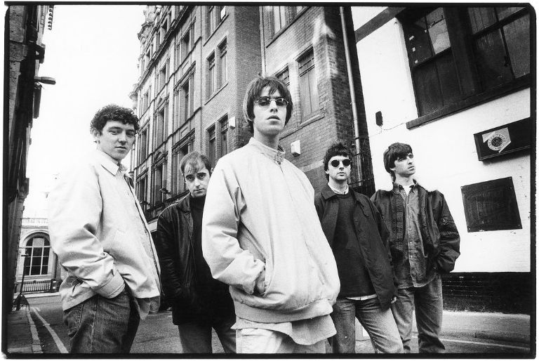 Hoy te vamos a contar cuál es la historia y el significado en español del nombre de la banda de britpop Oasis