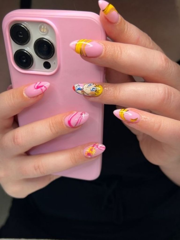 Manicura otaku inspirada en Serena Sailor Moon