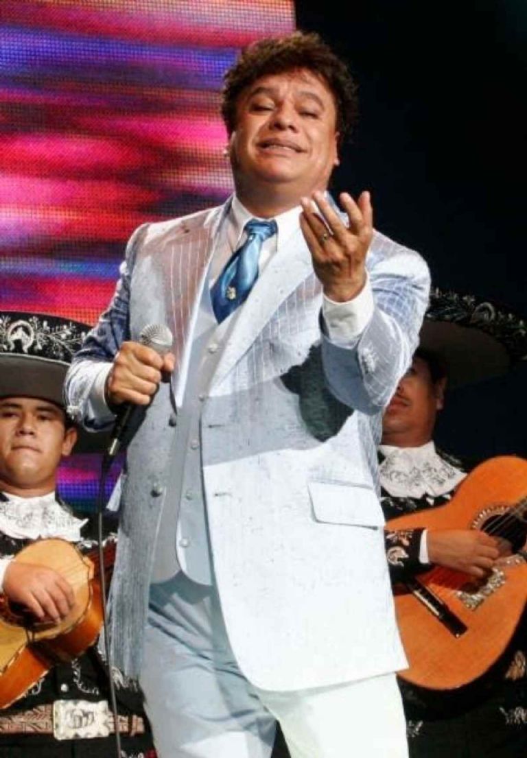 Juan Gabriel tiene canciones para cuando eres no correspondido por un amor prohibido