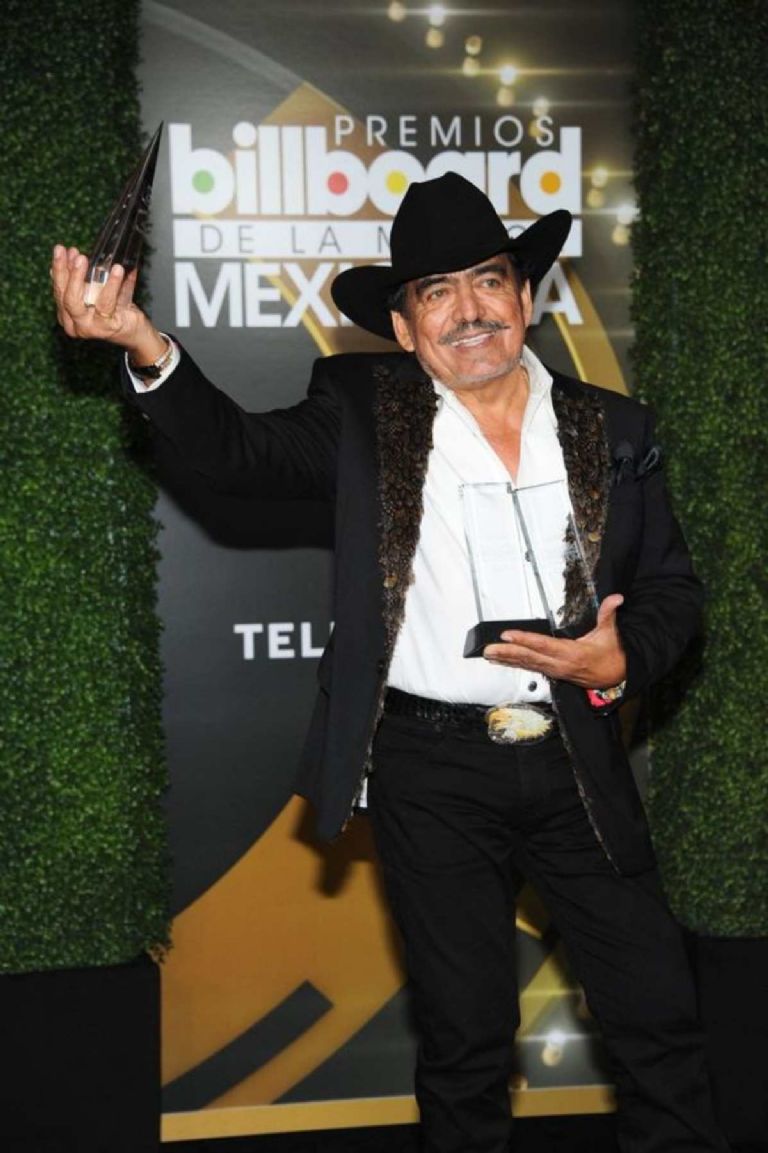 Joan Sebastian tiene varias canciones que los enamorados pueden dedicar