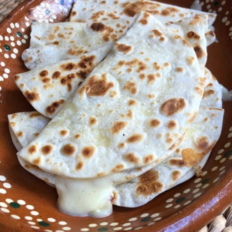 Una quesadilla de este test te dice cuál idol de TWICE te dará tus besos