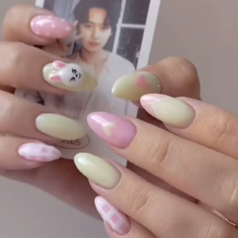 manicura de SKZOO de Stray kids