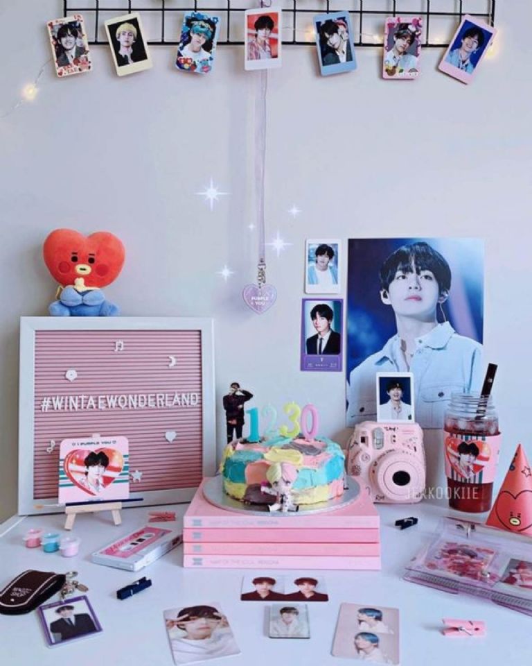 Ponte a decorar tu escritorio con estas ideas de BTS