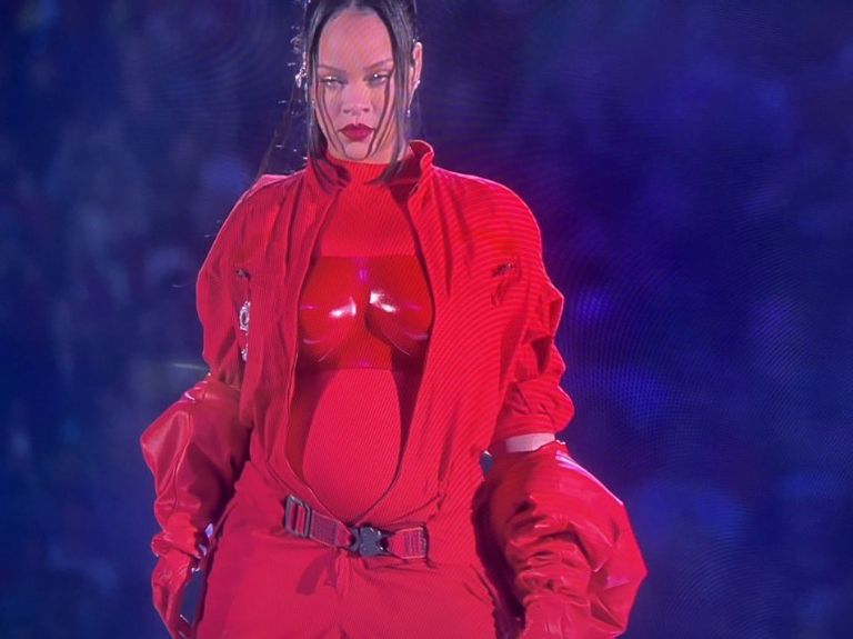 rihanna esta embarazada super bowl medio tiempo