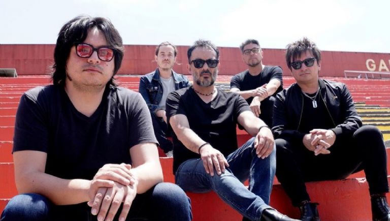 Los Bunkers se presentan en el Vive Latino 2023.