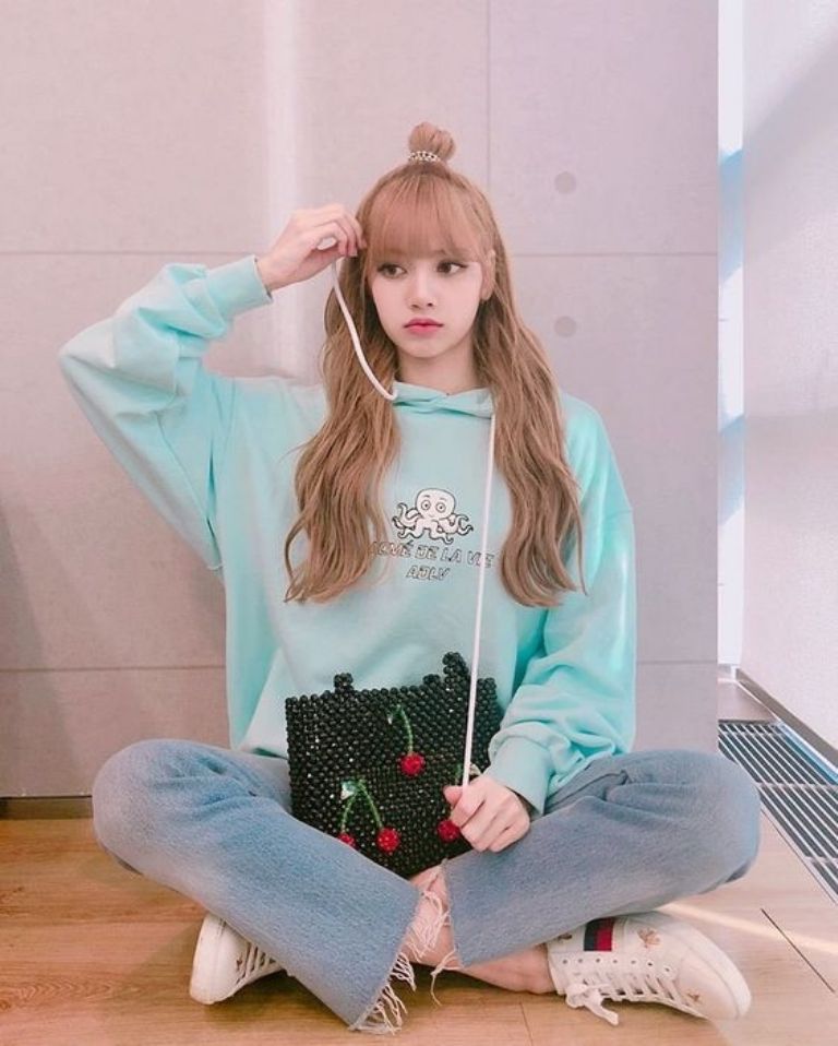 Lisa, blackpink, outfits, hoodie