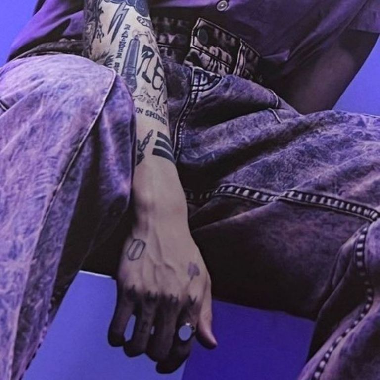 Checa estas fotos de la mano tatuada de Jungkook de BTS  proof collectors