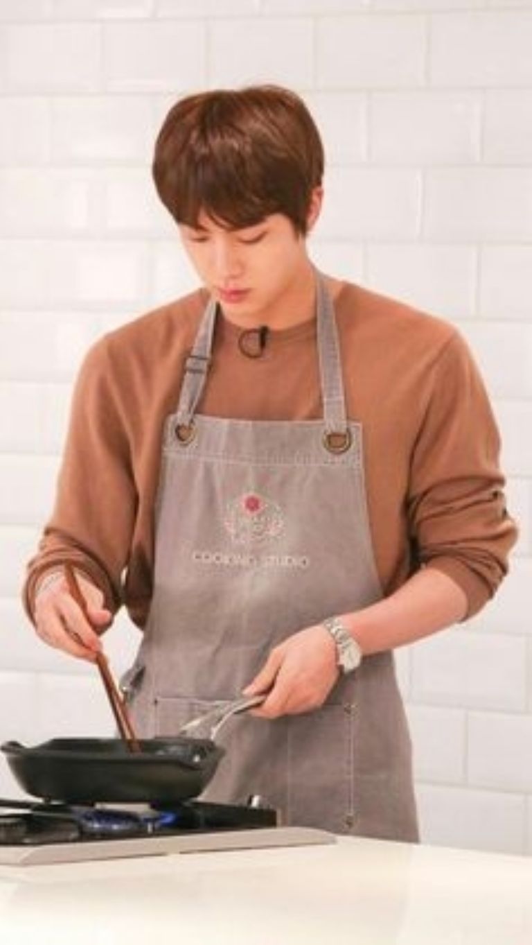 Jin de BTS como el husband material perfecto