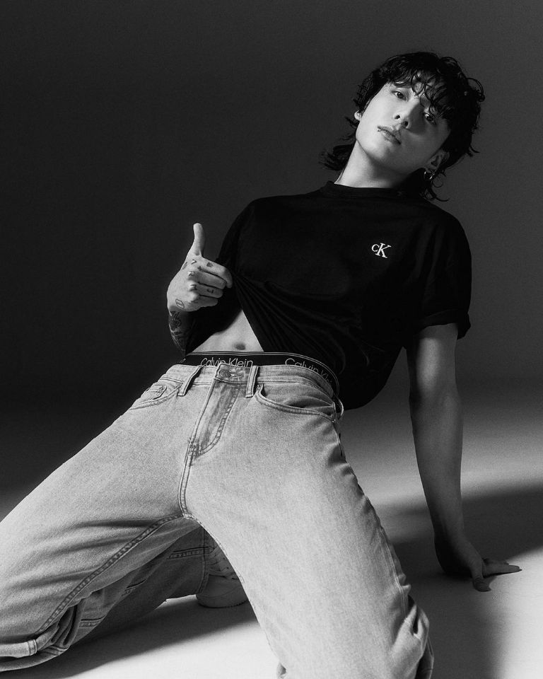 Fotos de Jungkook para Calvin Klein para poner en tu fondo de pantalla Playera arriba