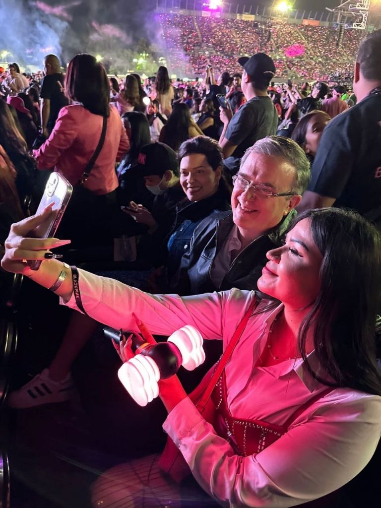 Marcelo Ebrard concierto BLACKPINK