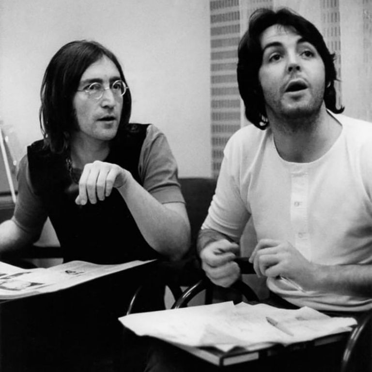 Paul McCartney y John Lennon de The Beatles se dedicaron canciones