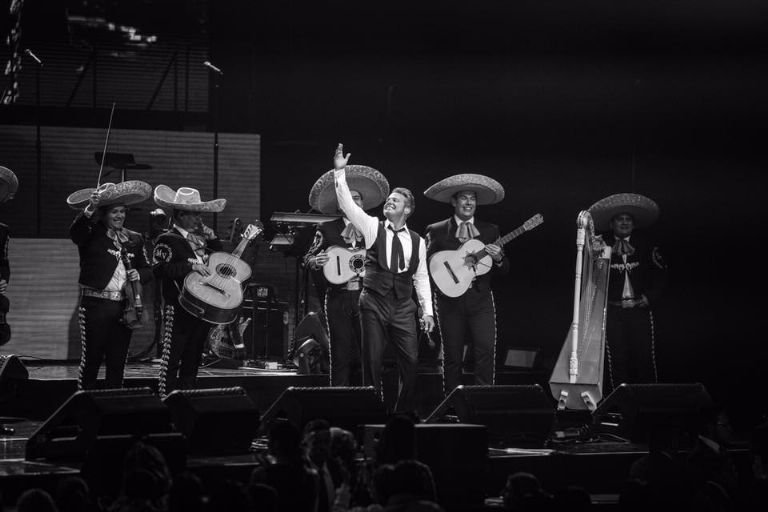 Luis MIguel demostró ser el mejor con mariachi por la canción La Bikina