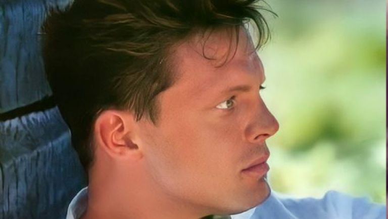 Luis Miguel luce genial con el cabello corto.