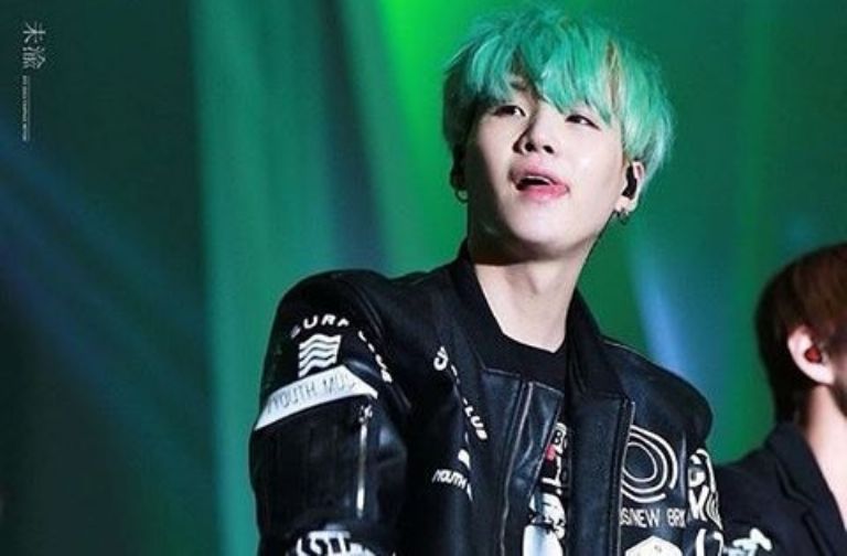 La sexy manía de Suga con la lengua  suga menta