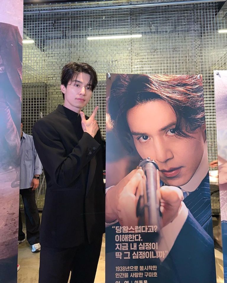 Fotos del guapo actor de doramas coreano Lee Dong Wook en traje total black