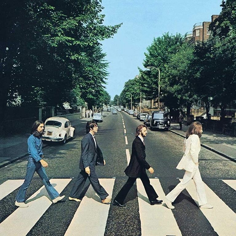 Paul McCartney descalzo Abbey Road portada