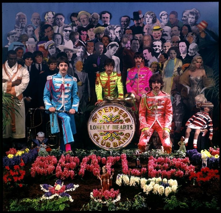 Sgt Peppers Lonely Hearts Club Band es la portada más icónica de The Beatles y este es su significado