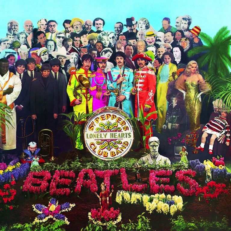 Sgt Peppers Lonely Hearts Club Band es la portada más icónica de The Beatles y te decimos su significado