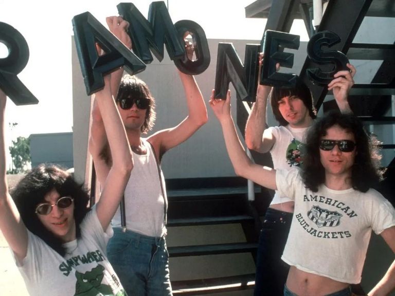 La banda de rock los Ramones marcó su separación con una canción